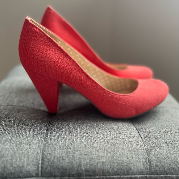 Call It Spring Heels, size 8, coral, storage box included! - Picture 3 of 6